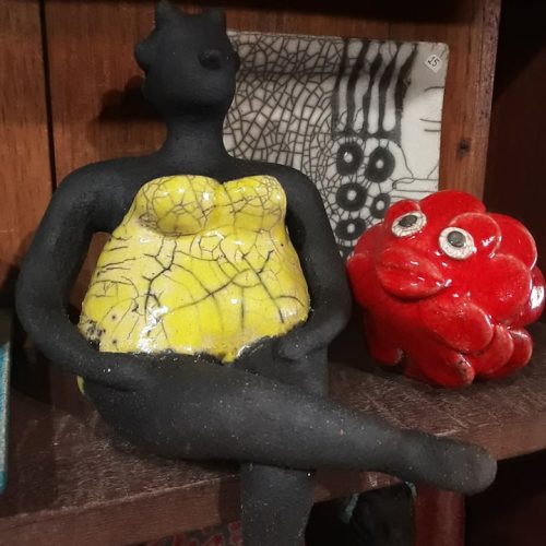 Boudeuse en céramique - Sous les manguiers